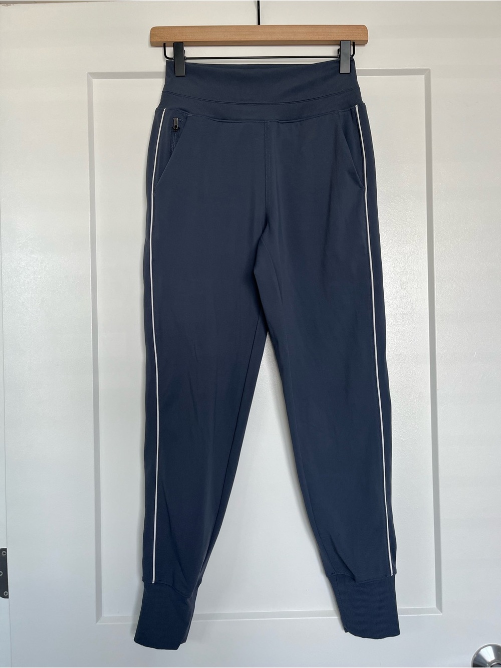 Athleta XXS Blue Gray Jogger Pants Zip Pocket Athleisure Travel Pants